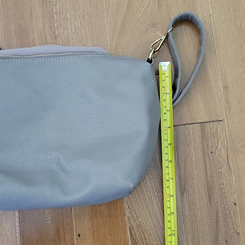 BCBG Pebble‎ Gray shoulder bag adjustable strap